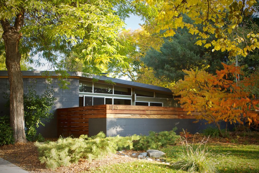 Privacy fence made of cinder block and wood