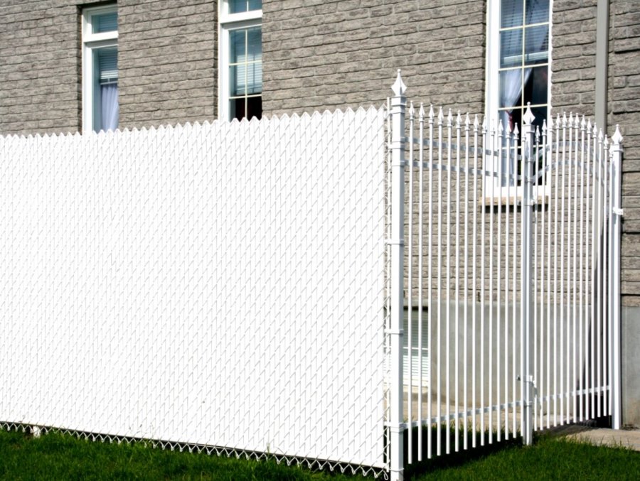 Privacy slats for a chain link fence