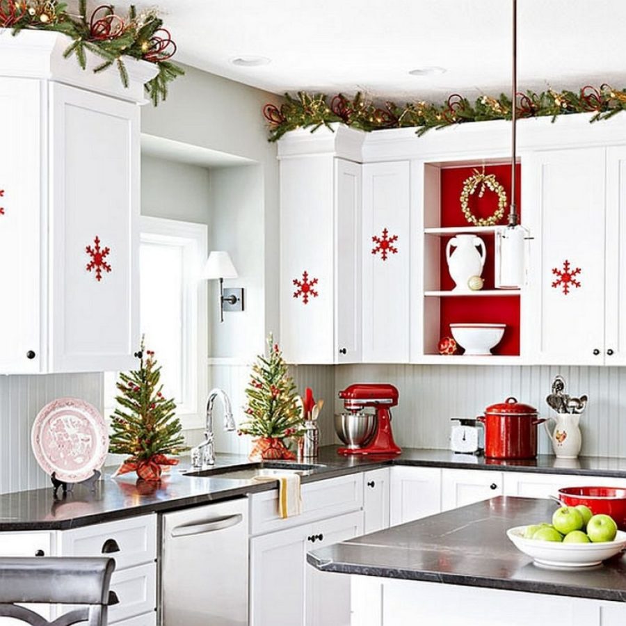 Bright And Simple Christmas Decorations For Kitchen