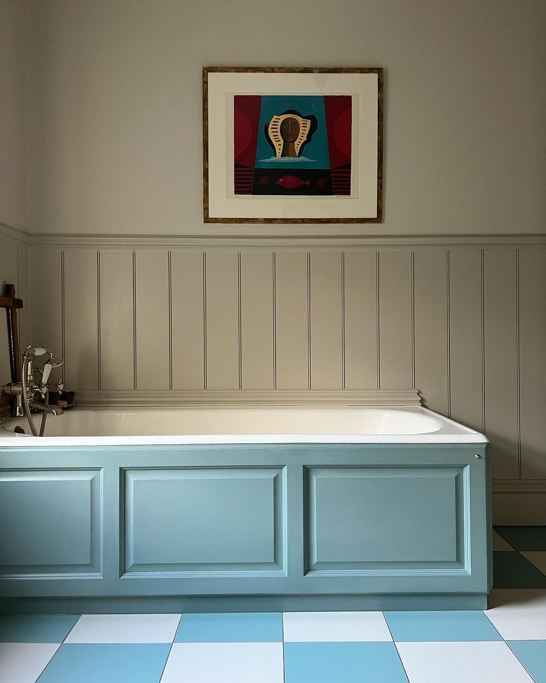 A Retro Modern Bathroom