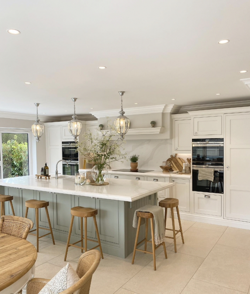 Above-sink lights in a traditional style