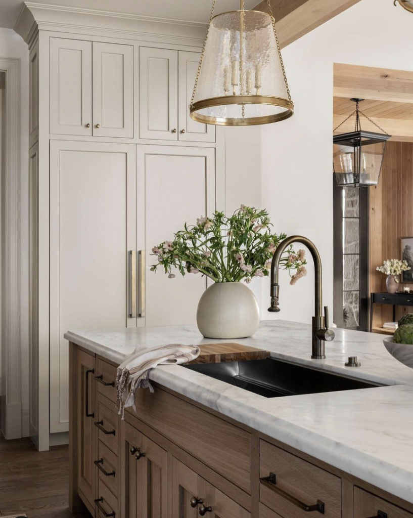 Beige Molding for Kitchen Cabinets