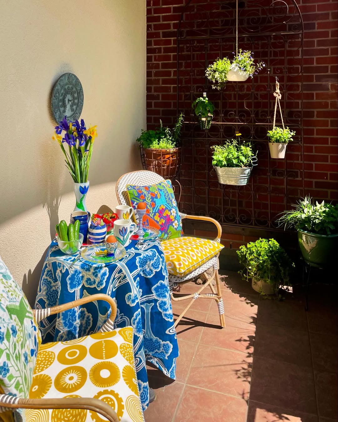 Bold Prints On Compact Bistro Chairs
