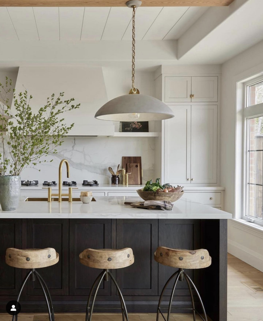 Black and Beige Kitchen Cabinet Pairing