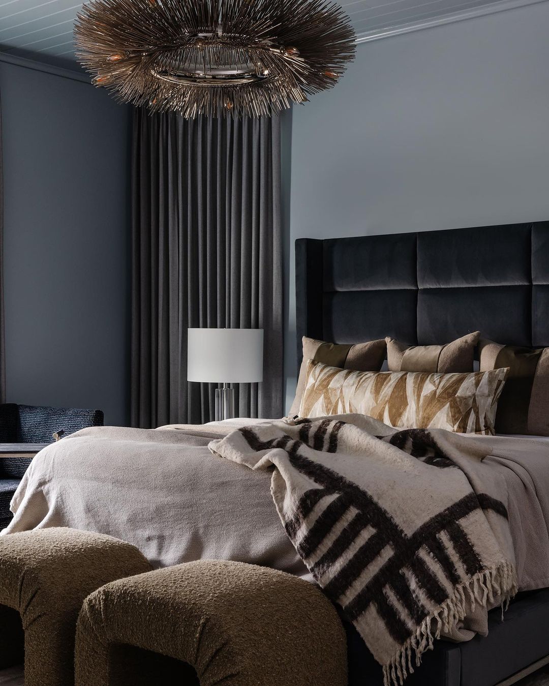 Black and gray room for neutral bedding