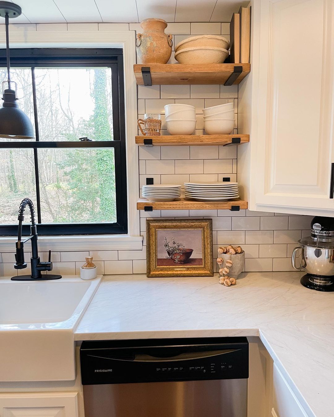 Black and White Kitchen Contrast