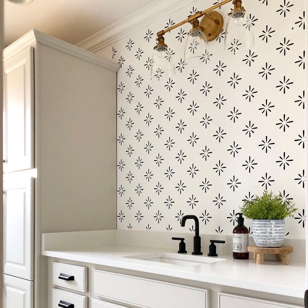 Black-and-White Starburst Wall Pattern