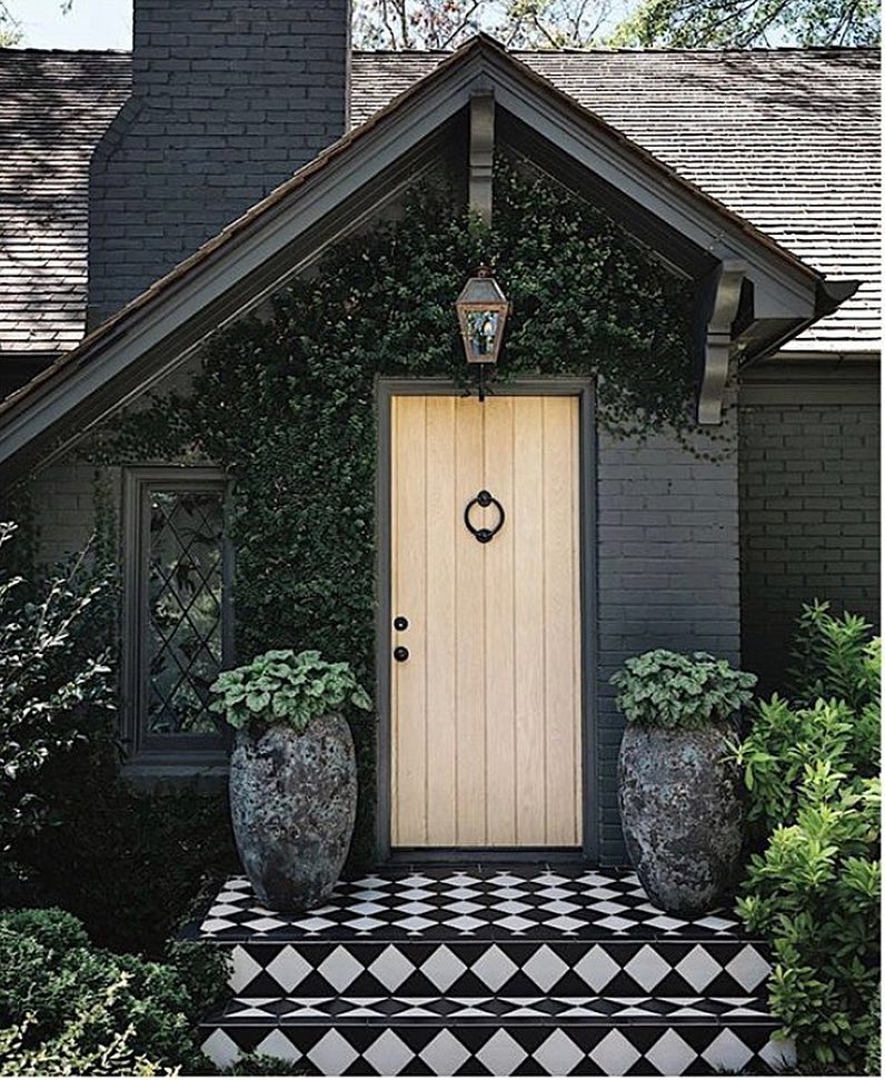 Black and White Tile Front Steps