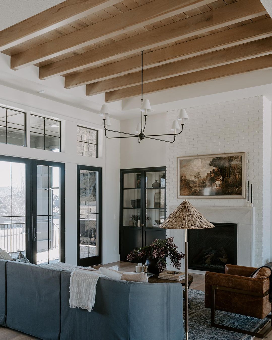 Black highlights in transitional design