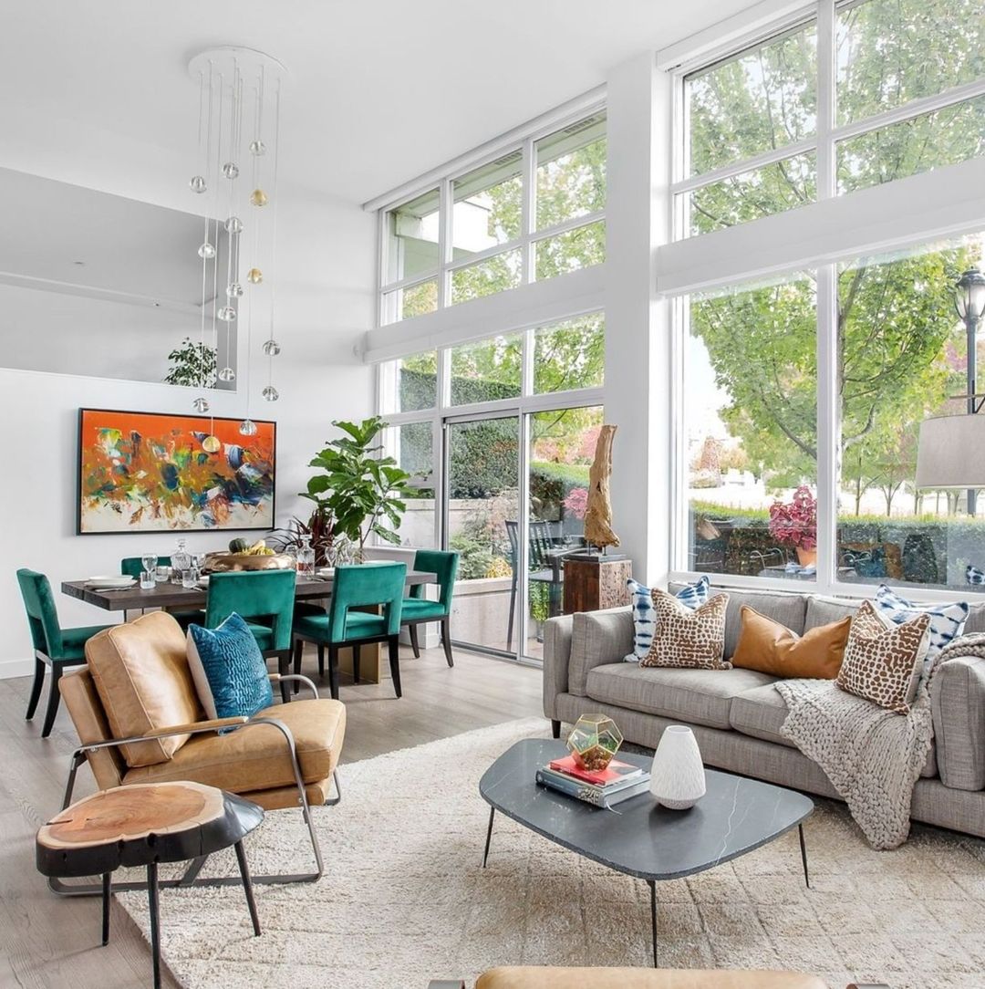 Bold Colors in a Warm Living-Dining Space