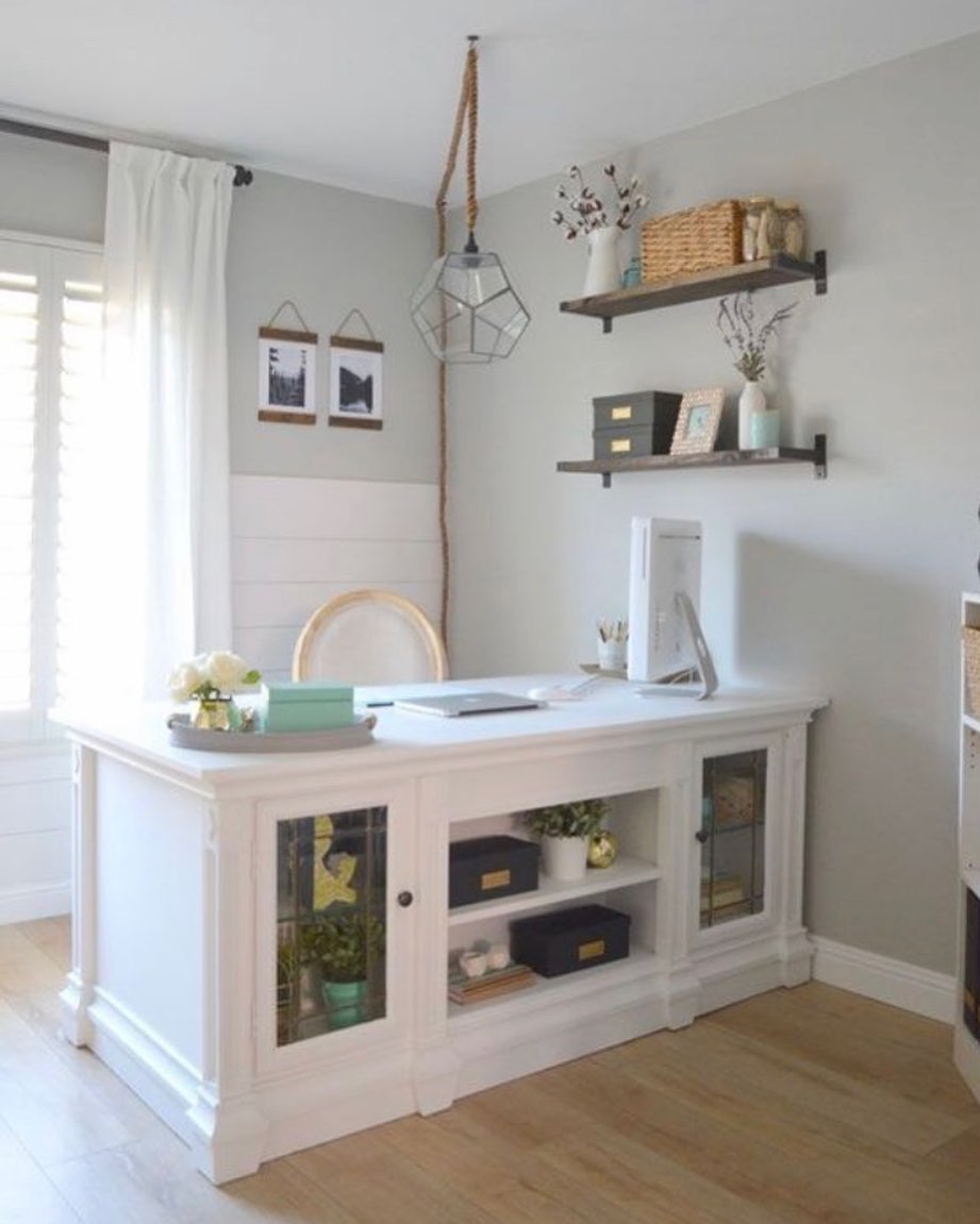 Built-In White Desk and Farmhouse Decor