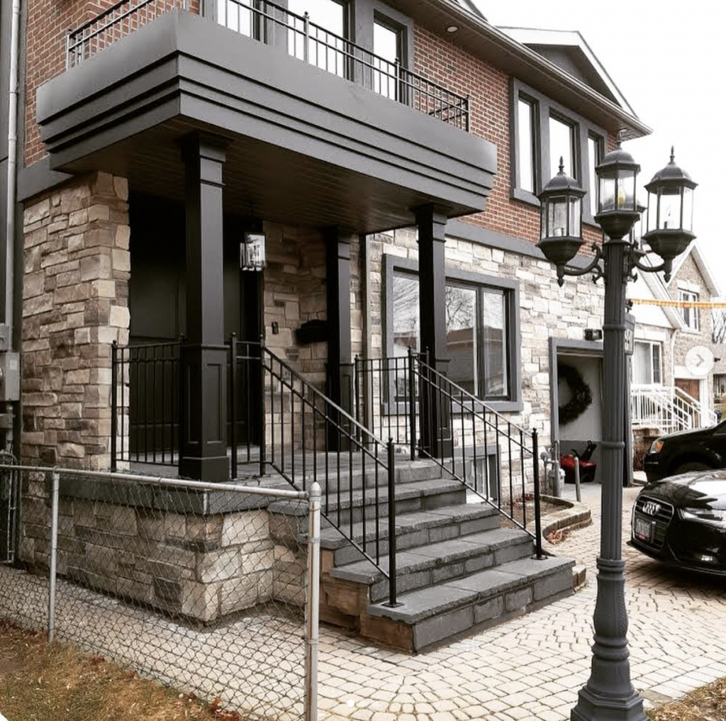 Cable Railing in Black Metal for a Large House