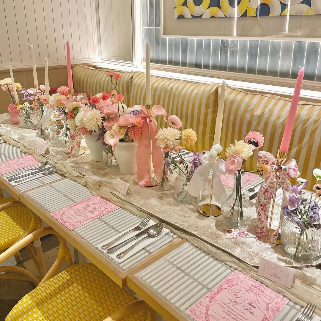 Café Energy Striped Banquette