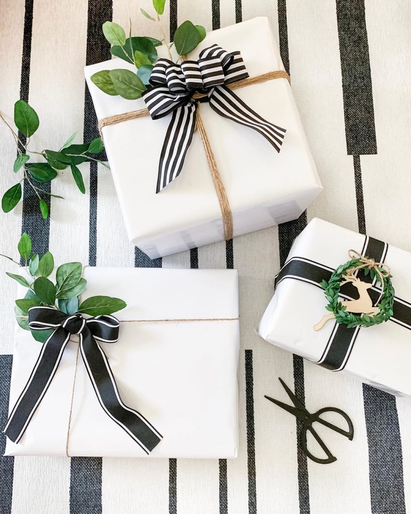 Christmas Gift Wrapping With Ribbon