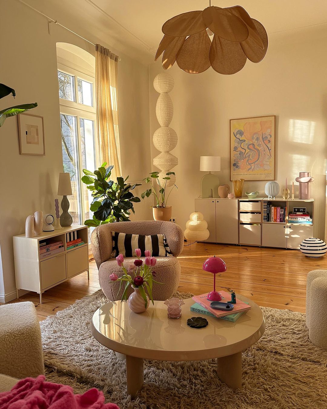 Classic Design for Monochrome Comfort
