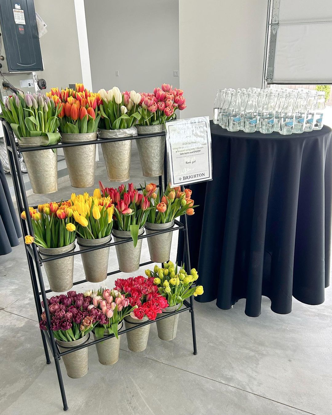 Contemporary Tulip Stand