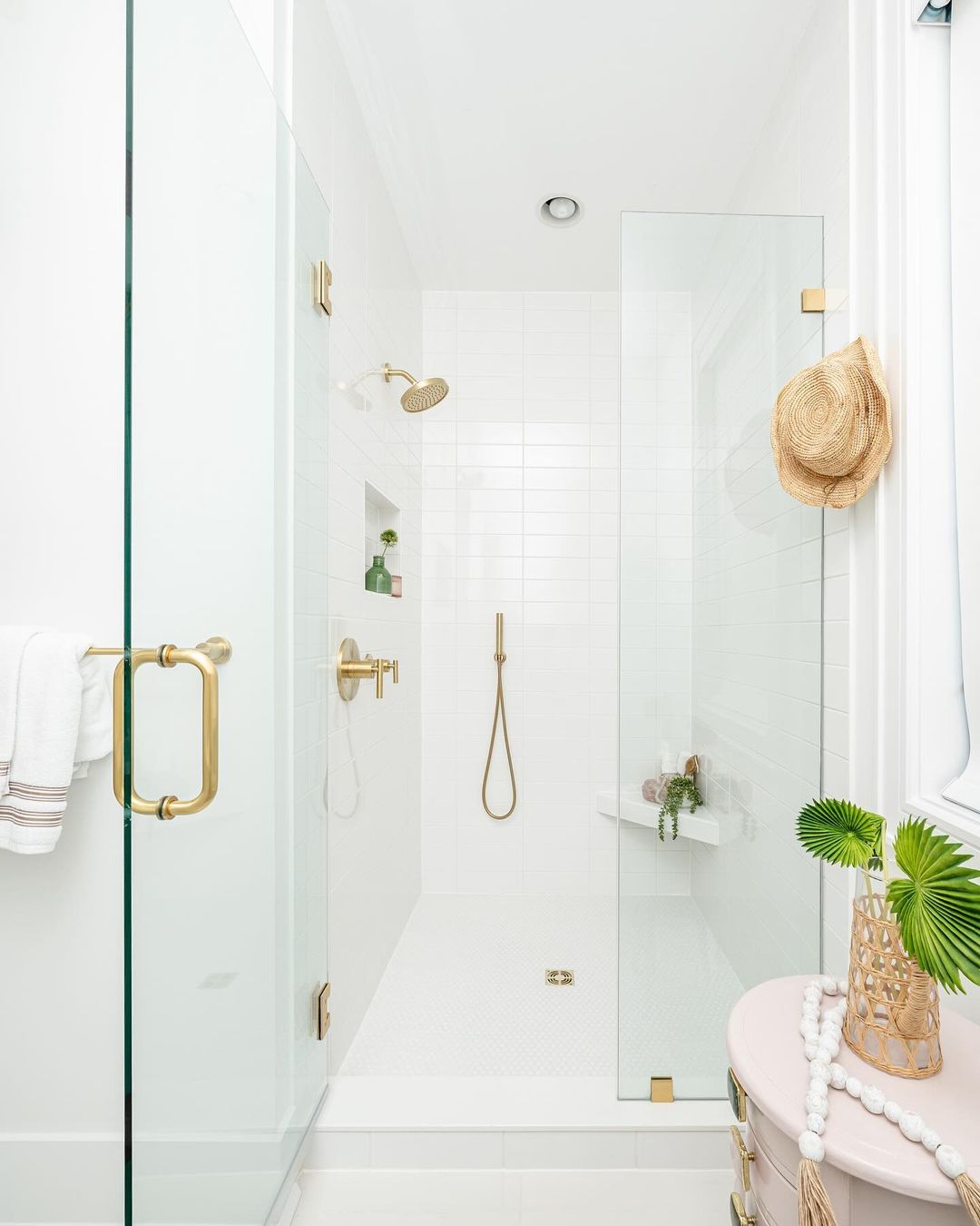 Minimalist White Shower Pan with Corner Niche
