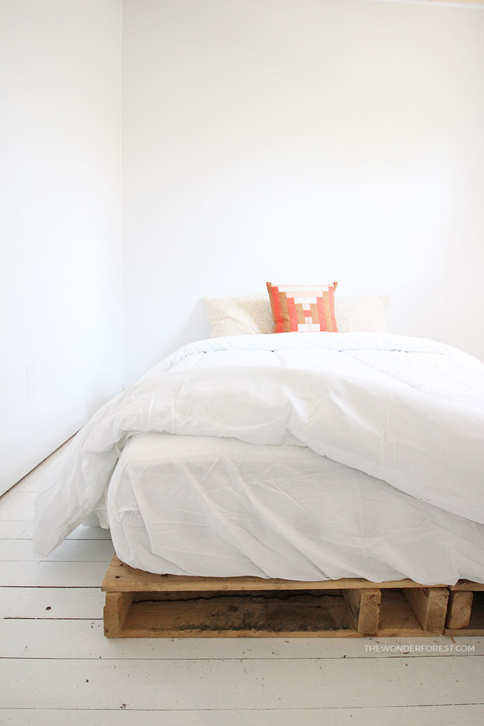 Cottage Wood Pallet DIY Bed Frame