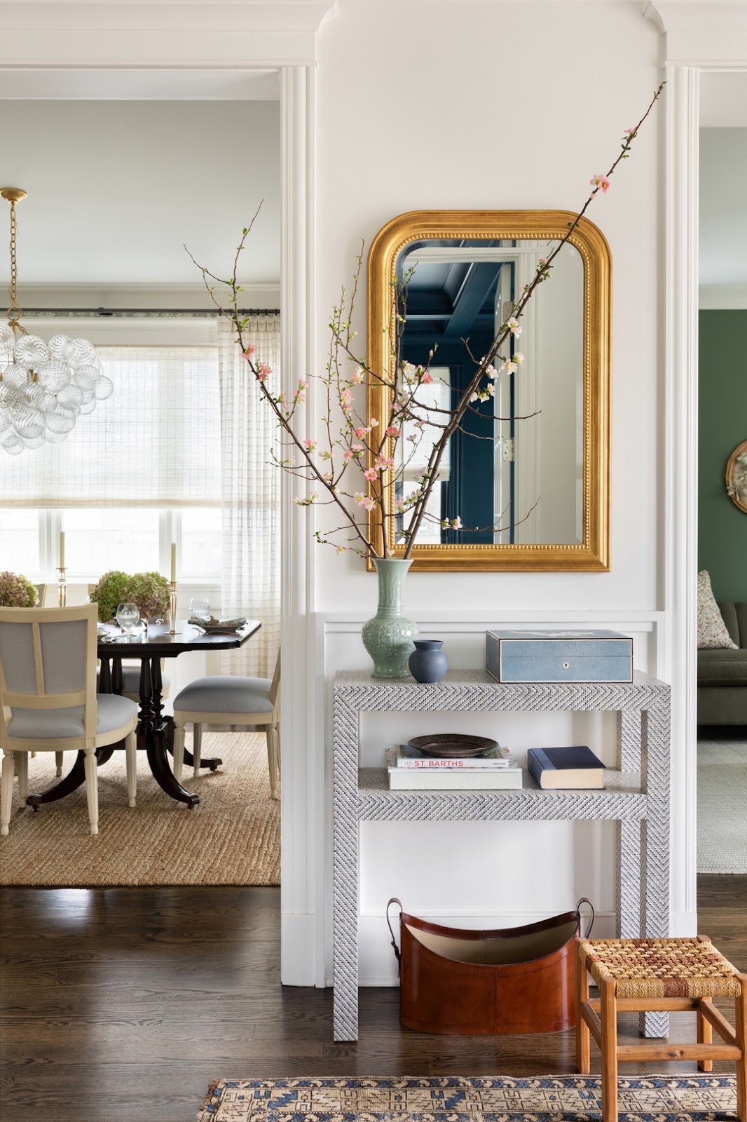 Crisp Entryway With Fresh Florals