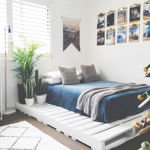 DIY Bed Frame from White Pallets