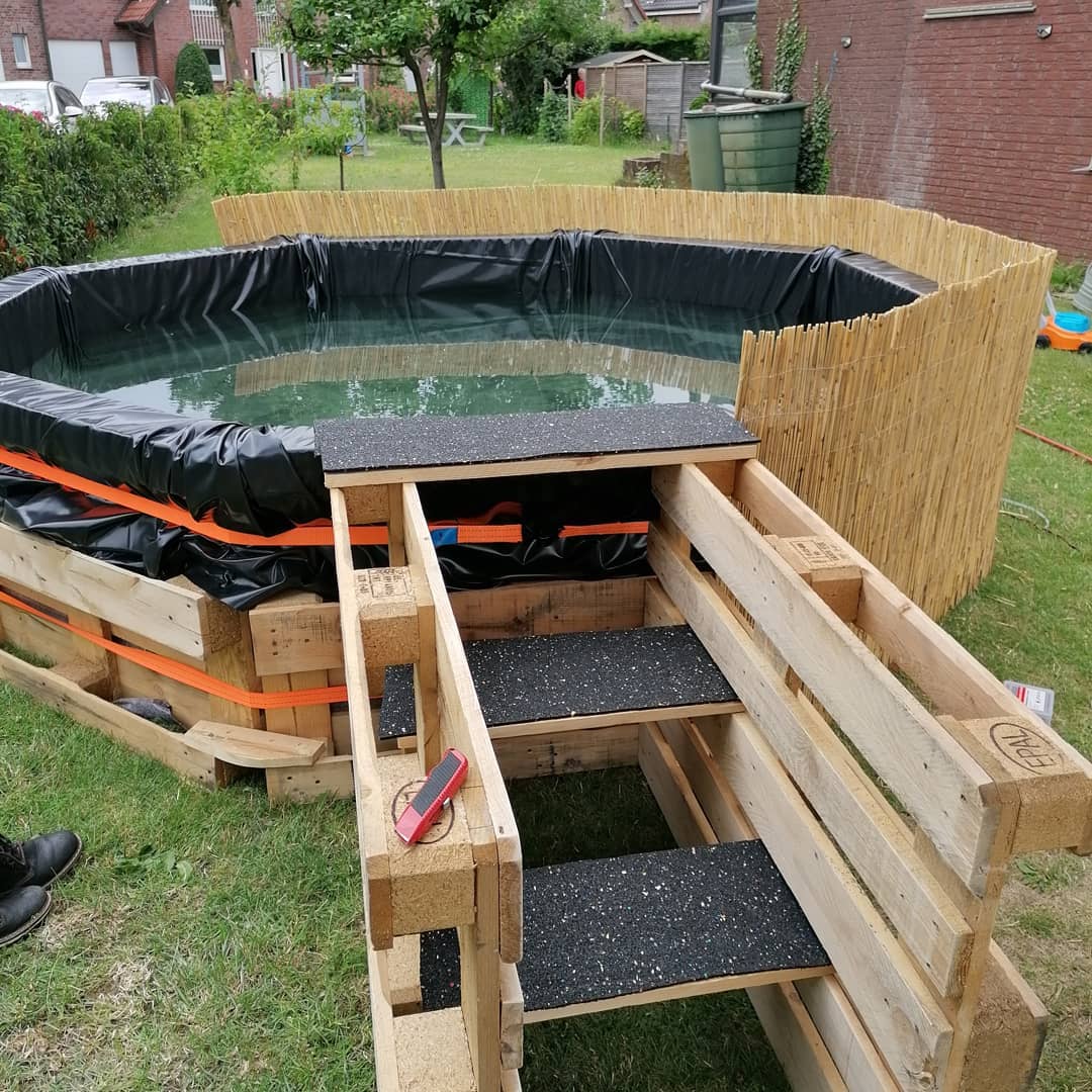 DIY Minimalist Pool Area Pallet Deck