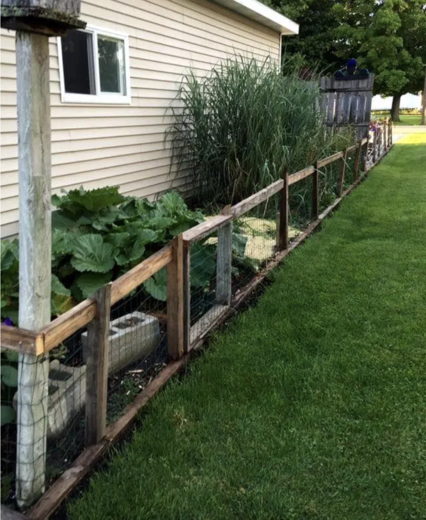 DIY Pallet Garden Fence