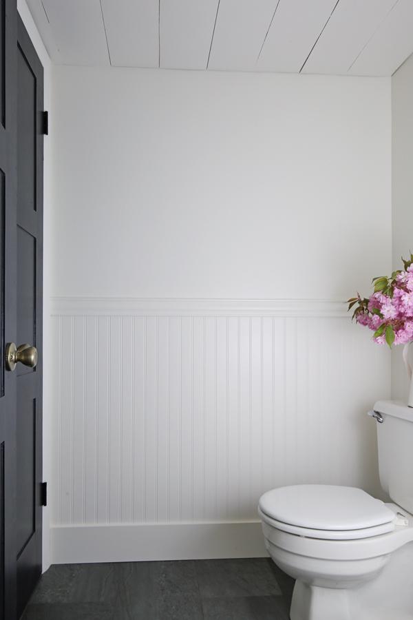DIY White Beadboard for a Minimalist Bathroom