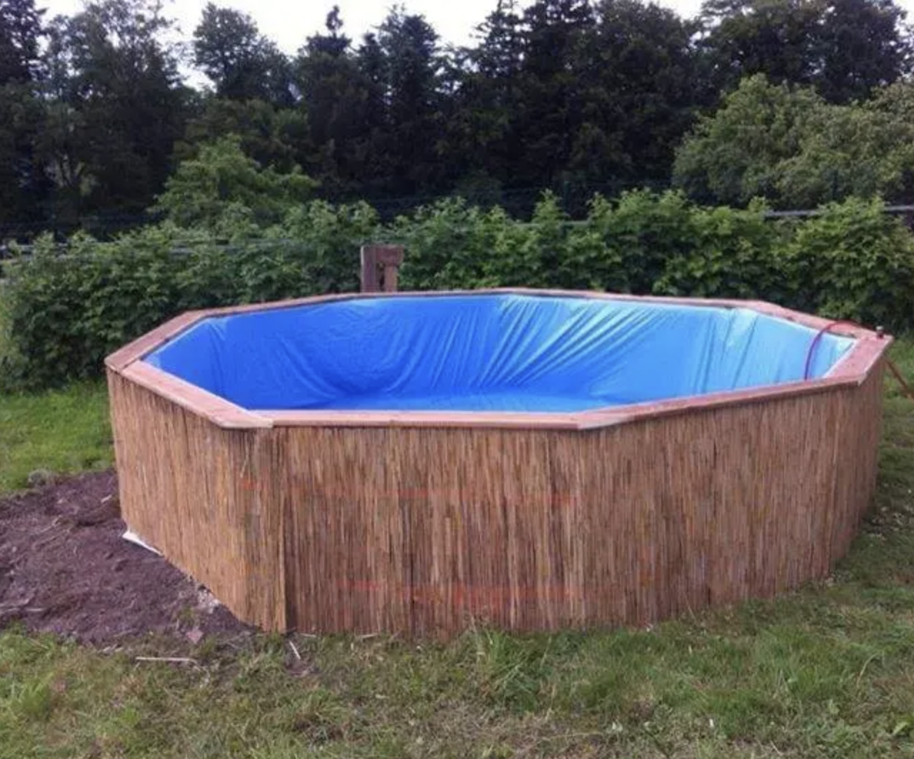 DIY Wooden Pallet Pool