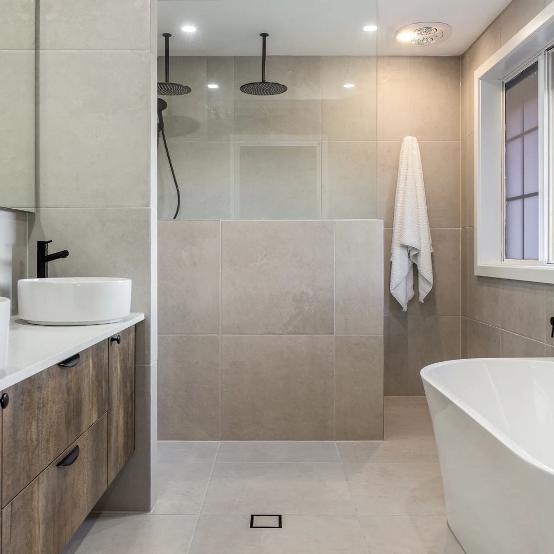 Dual Shower Harmony with Expansive Tiling