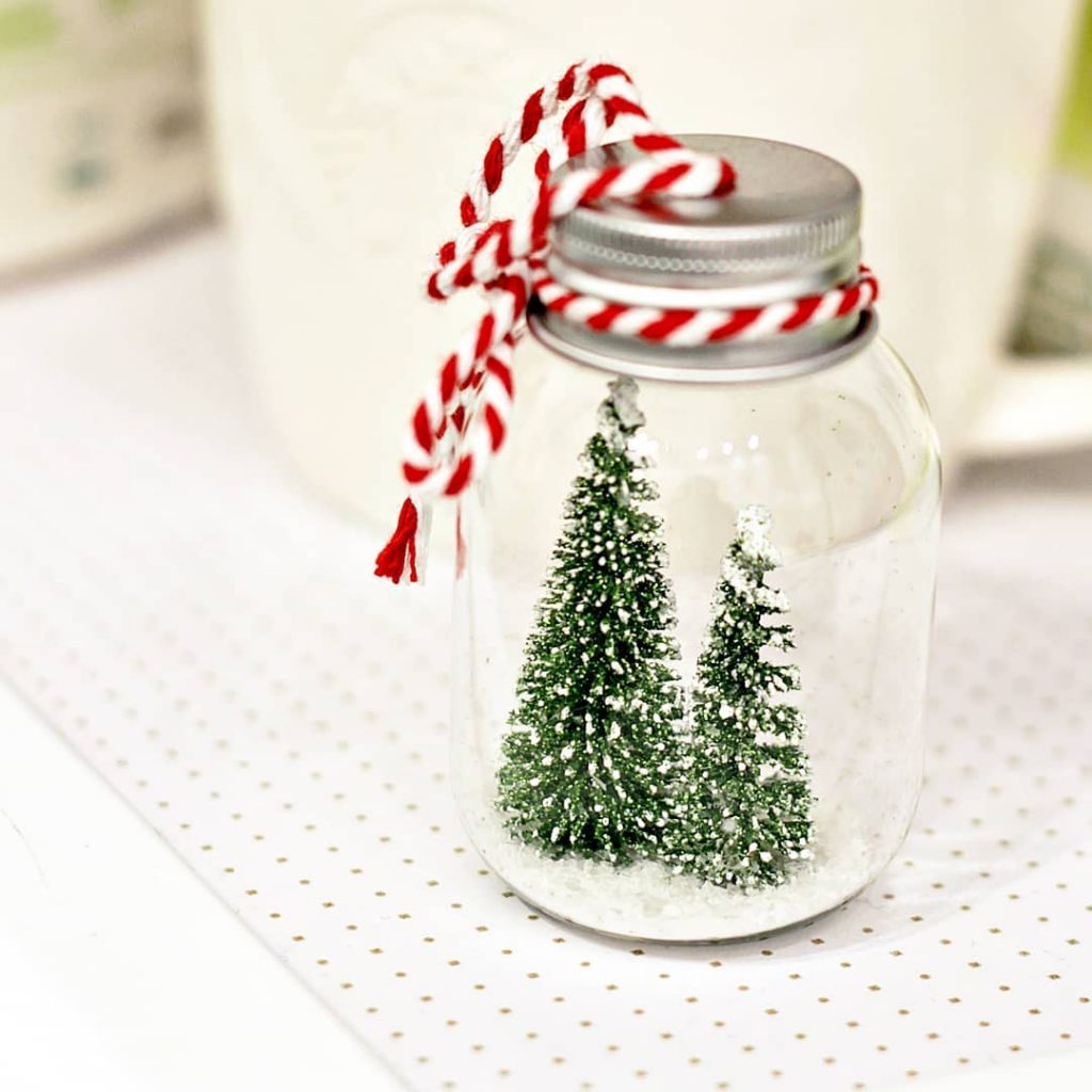 Festive Setting Snowglobe
