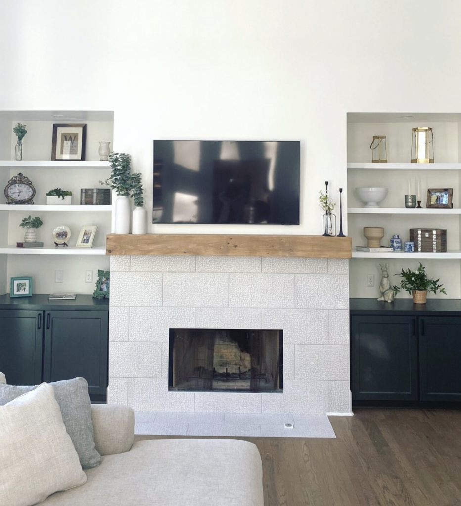 Fireplace with Two Side Built-Ins