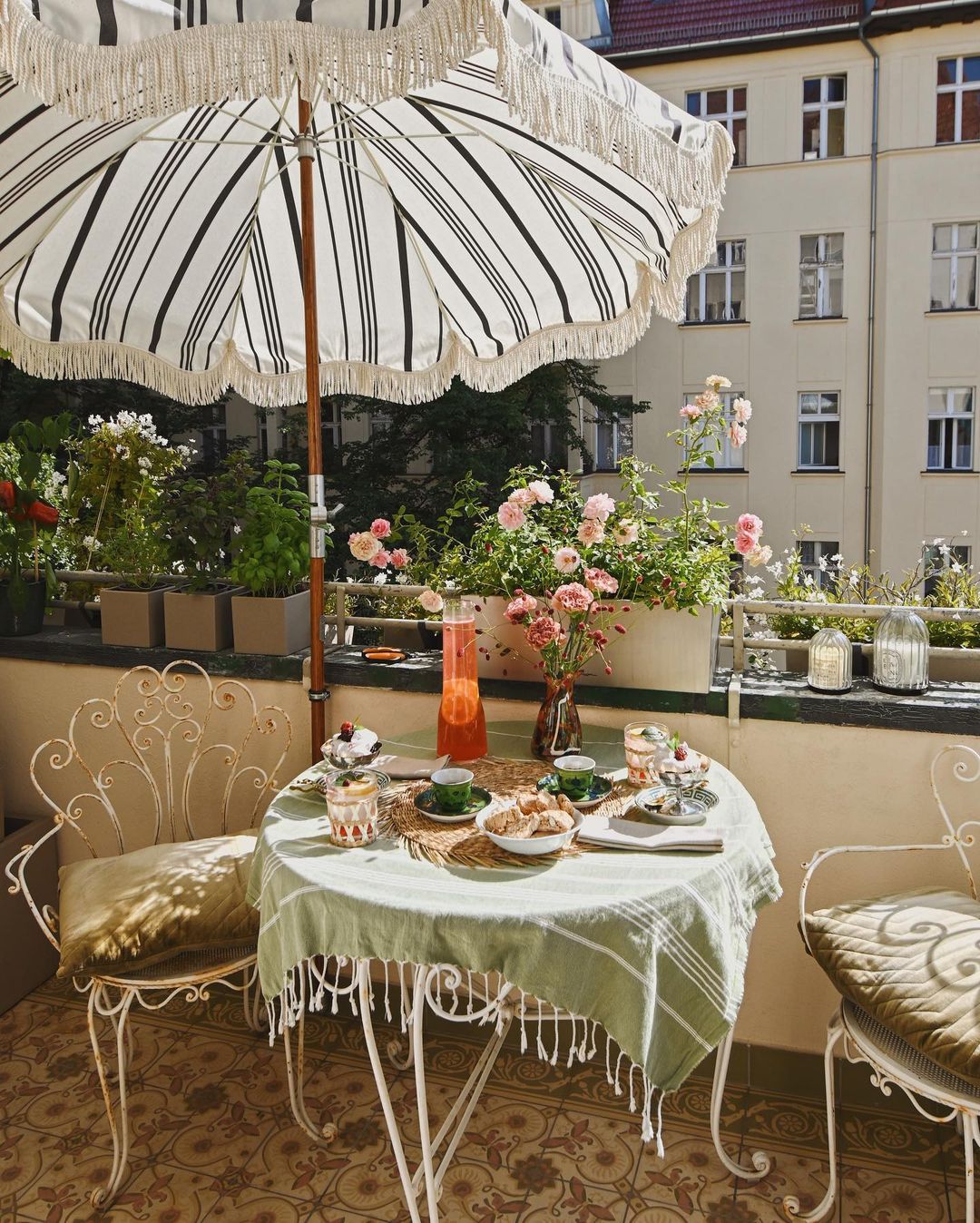 Fringed Bistro Retreat