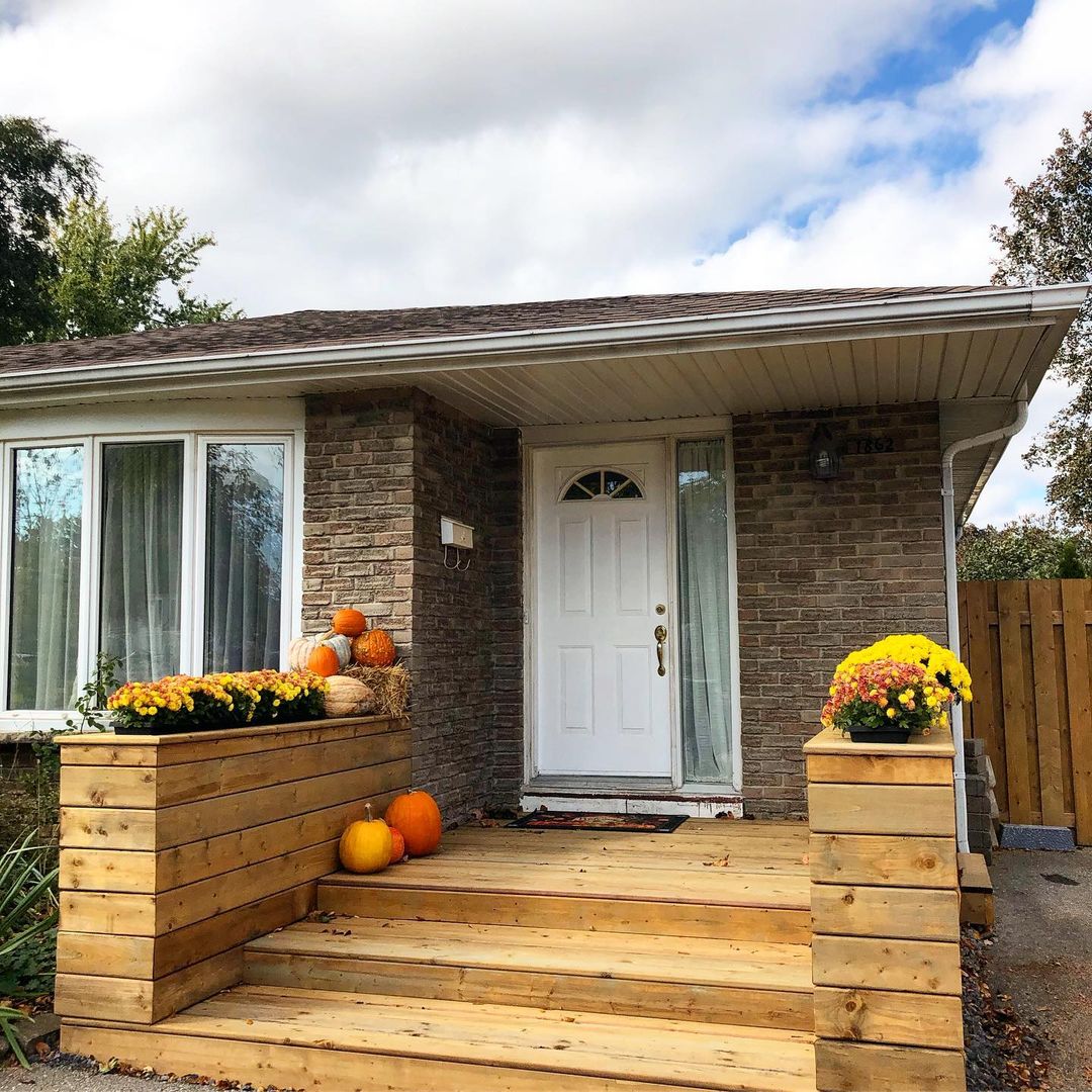 Front steps and deck made from wood pallets