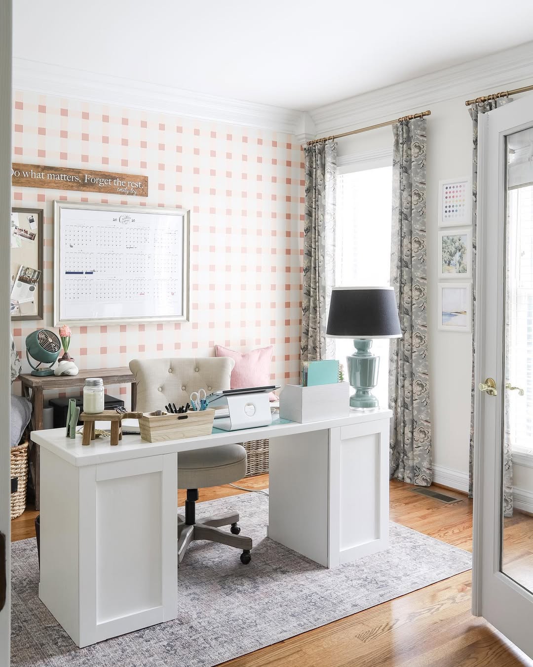 Gingham Wall for Productivity and Crafting