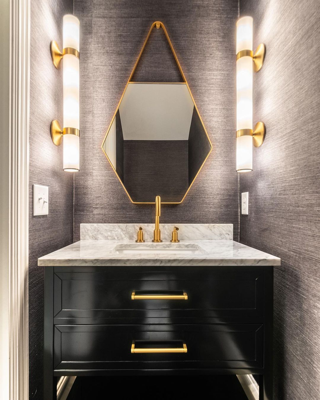 Glamour in Geometric Form