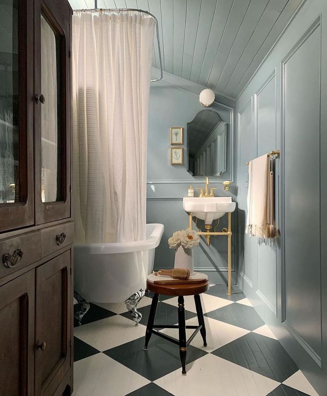Gothic Tones for Dramatic Vintage
