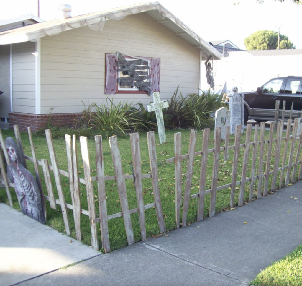 Haunted Pallet Halloween Fence