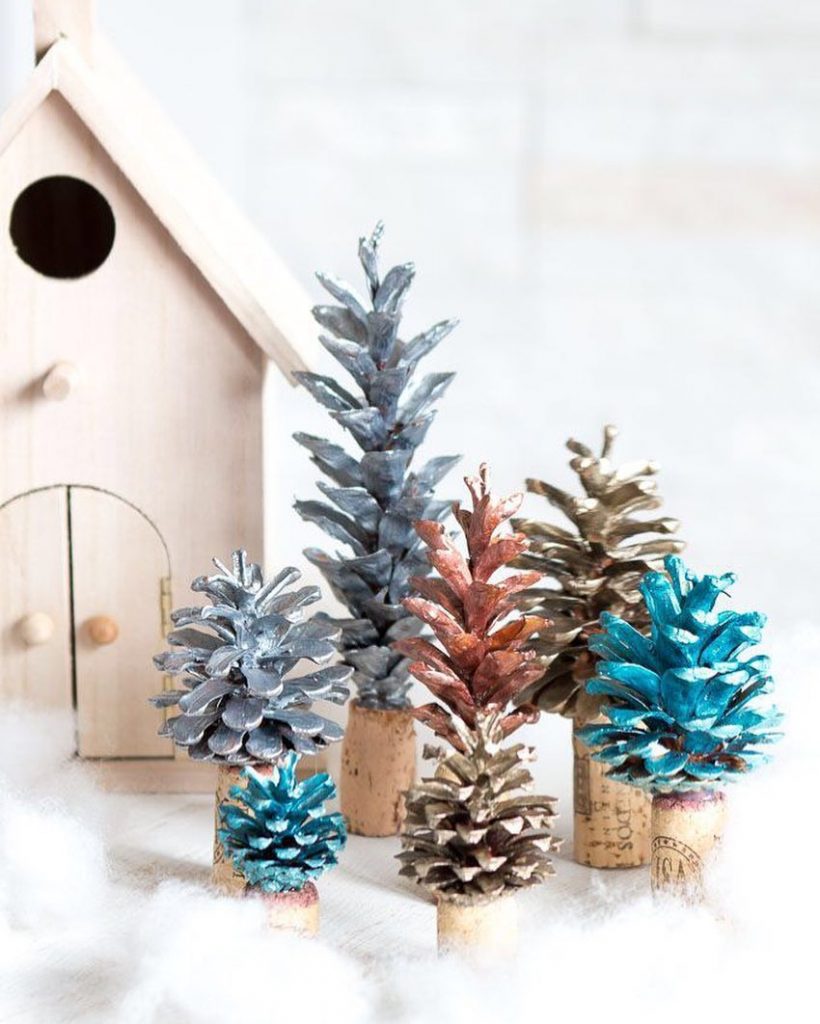 Holiday Pinecone Craft
