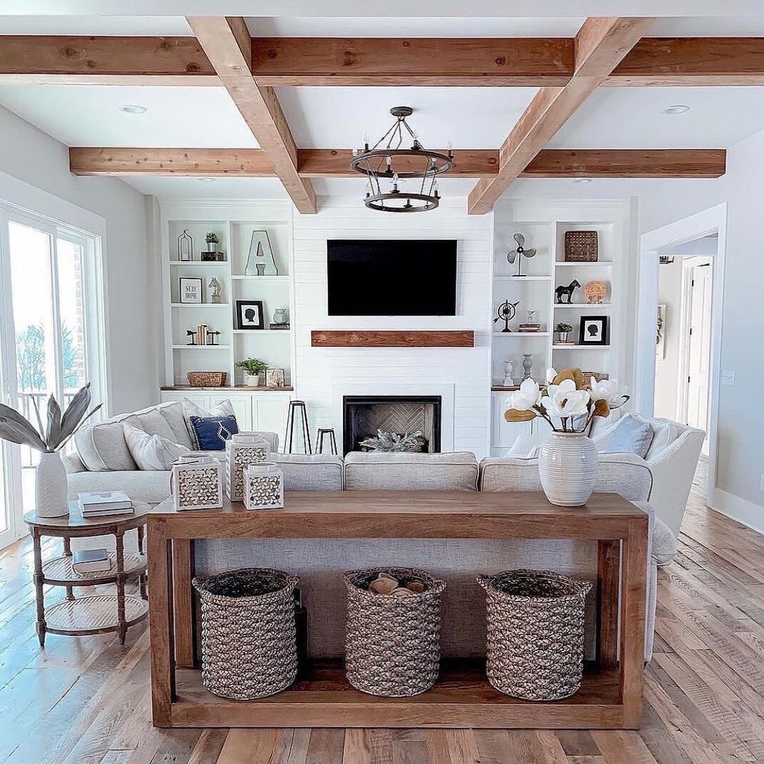 Horizontal Beams for a Harmonious Coastal Style