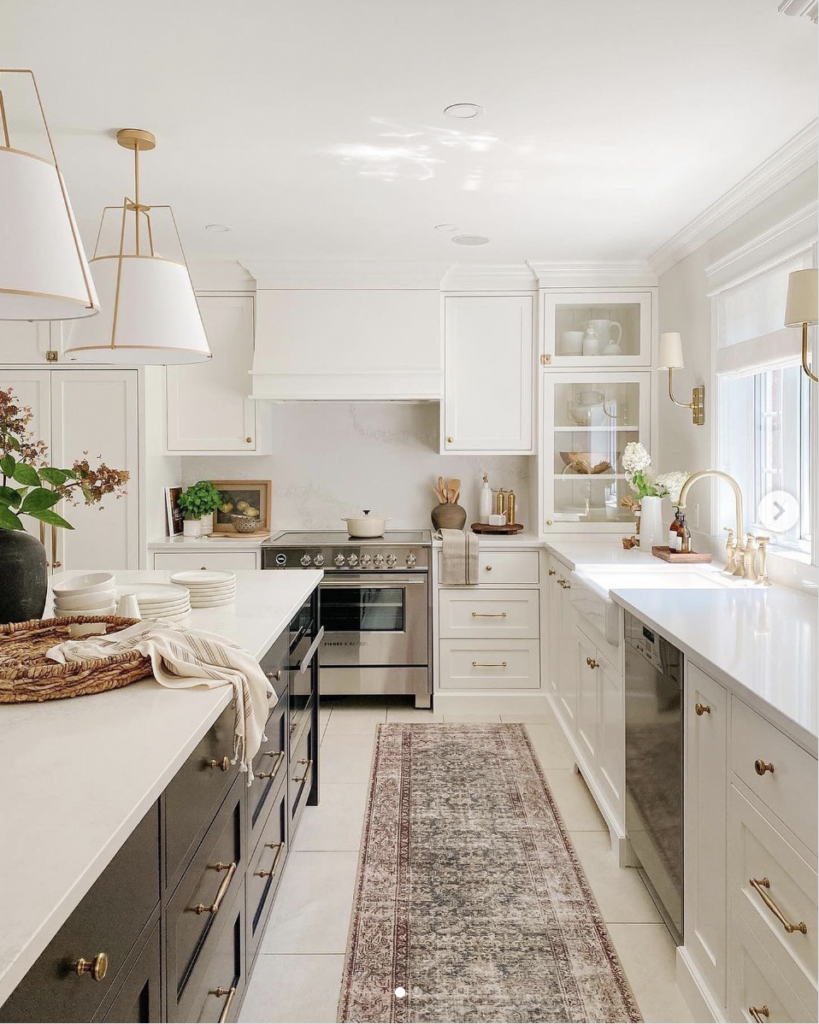 Kitchen Cabinet in a Two-Tone White and Black Design