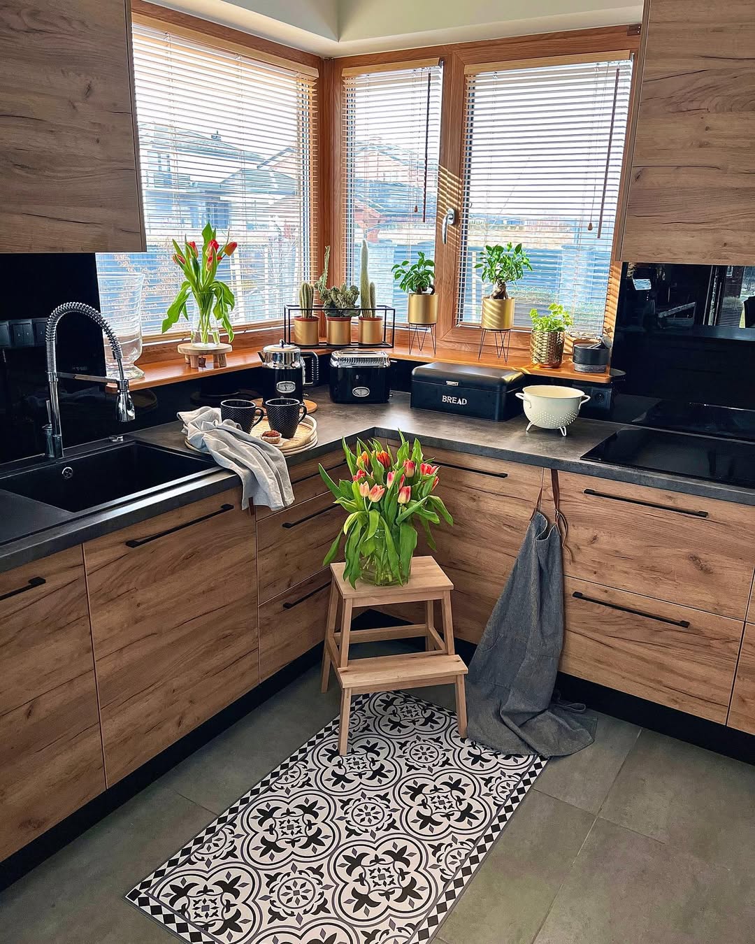 Kitchen Corner Coffee Views