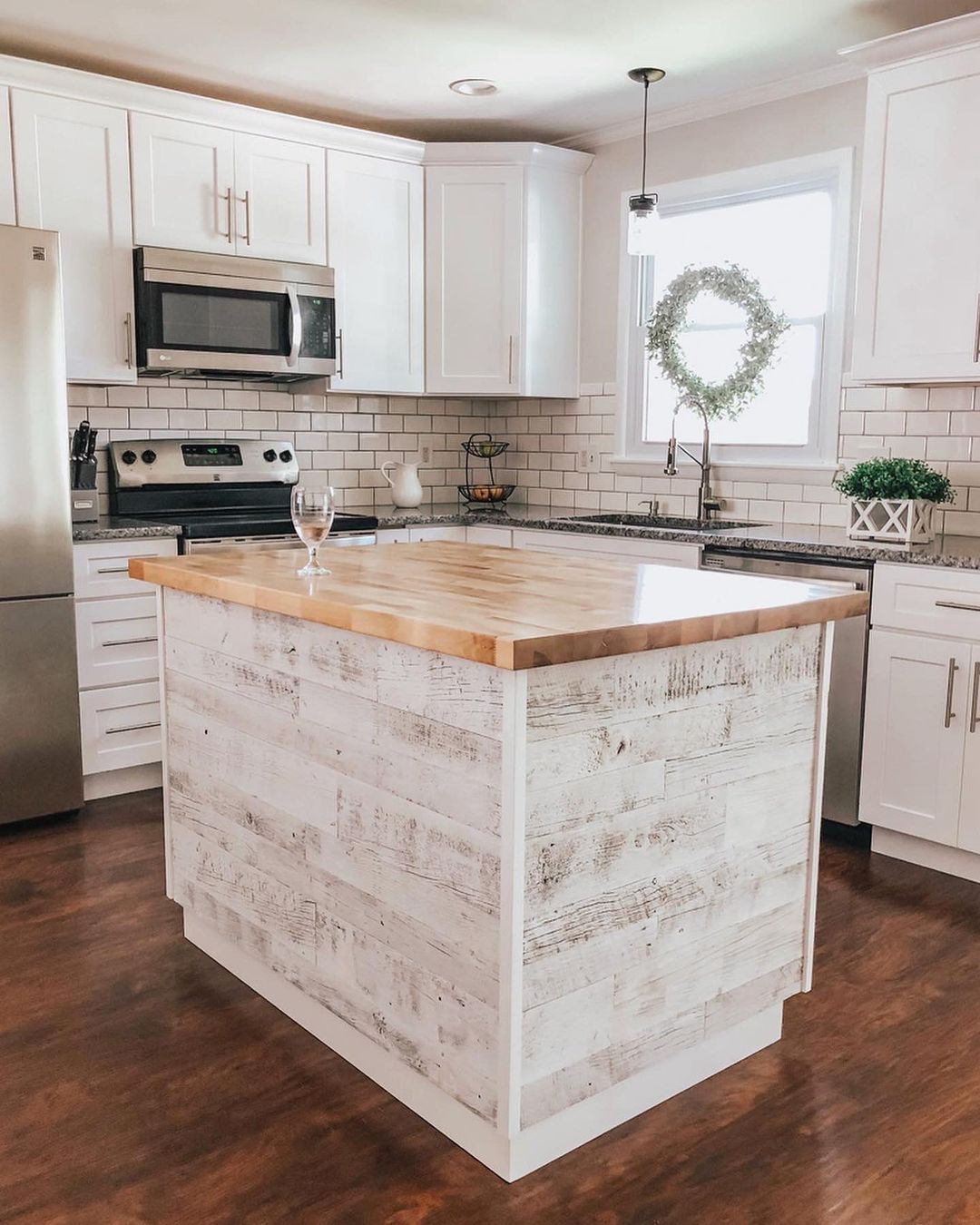 Kitchen Island in Shiplap with Rustic Elegance
