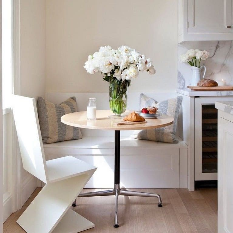 Kitchen Nook with Minimalist Chic Style