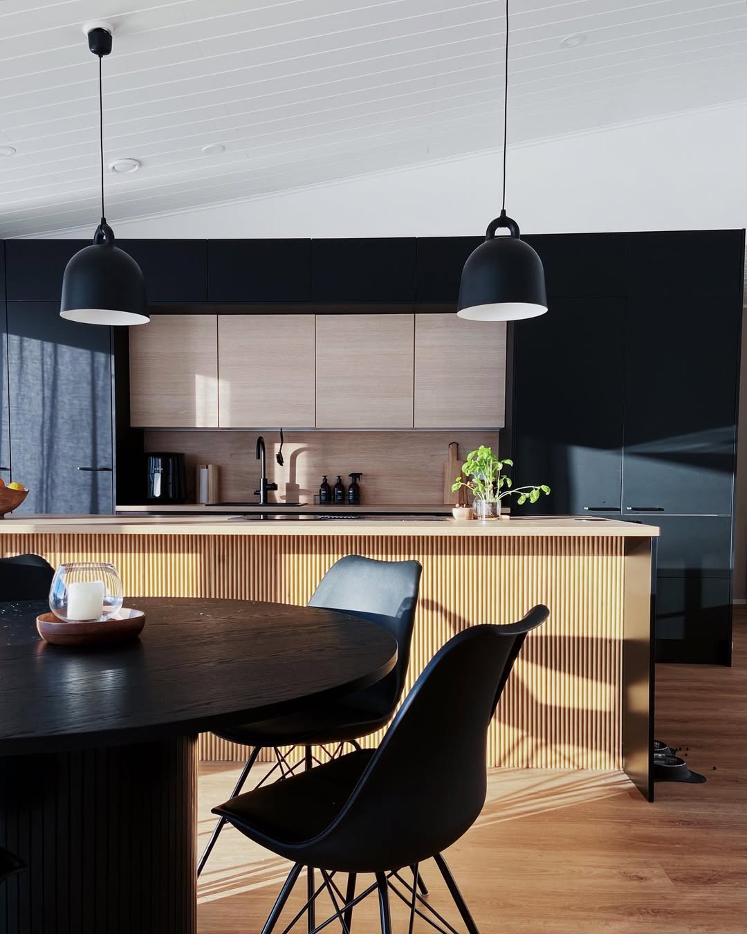Kitchen with Synchronized Shadows and Slats