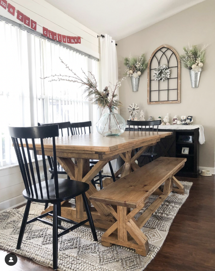 Light and Black Wood Dining Room Decor