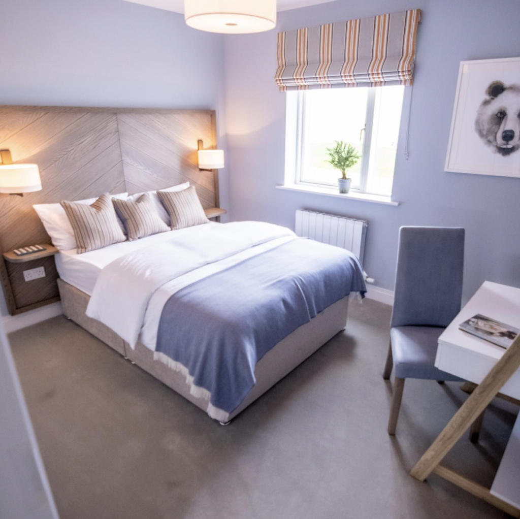 Light Grey Carpet Supporting Spaciousness in a Small Bedroom
