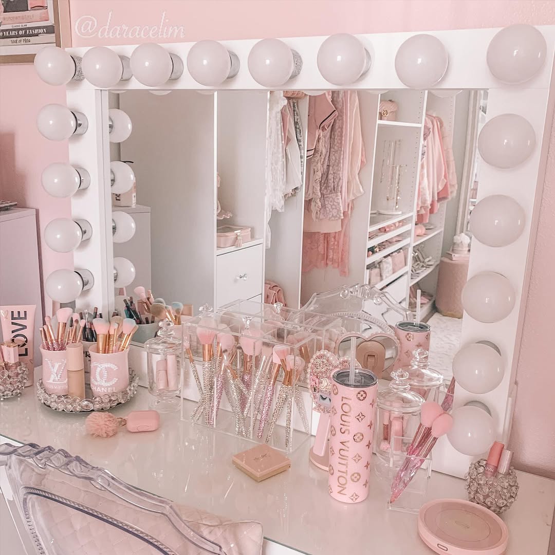 Makeup Brushes with Glitter Handles and Bulb Lighting