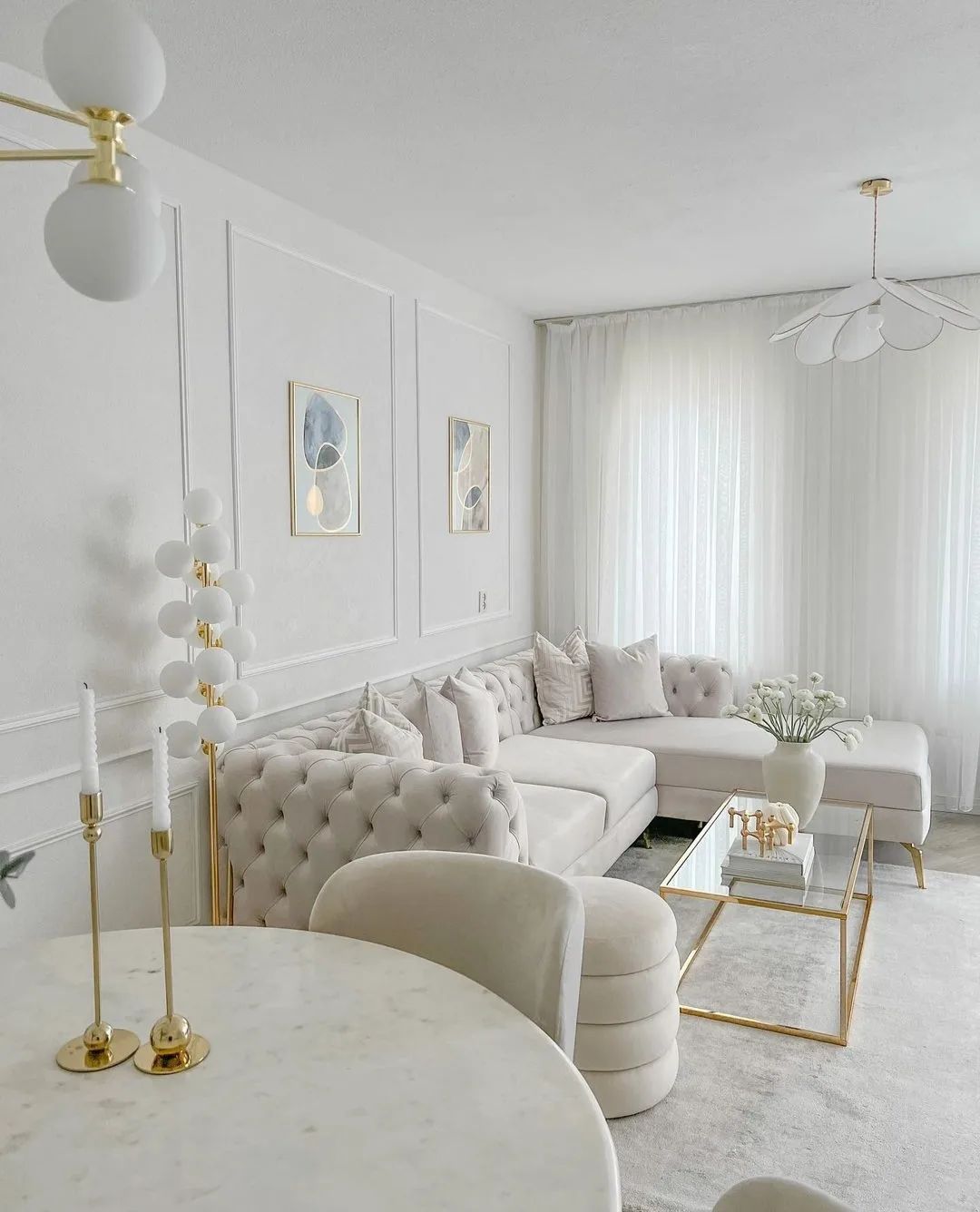 Elegant Simplicity with Glass and Gold