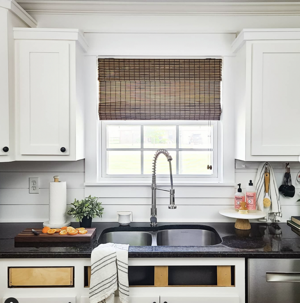 Minimalist Kitchen Window Trim Over the Sink