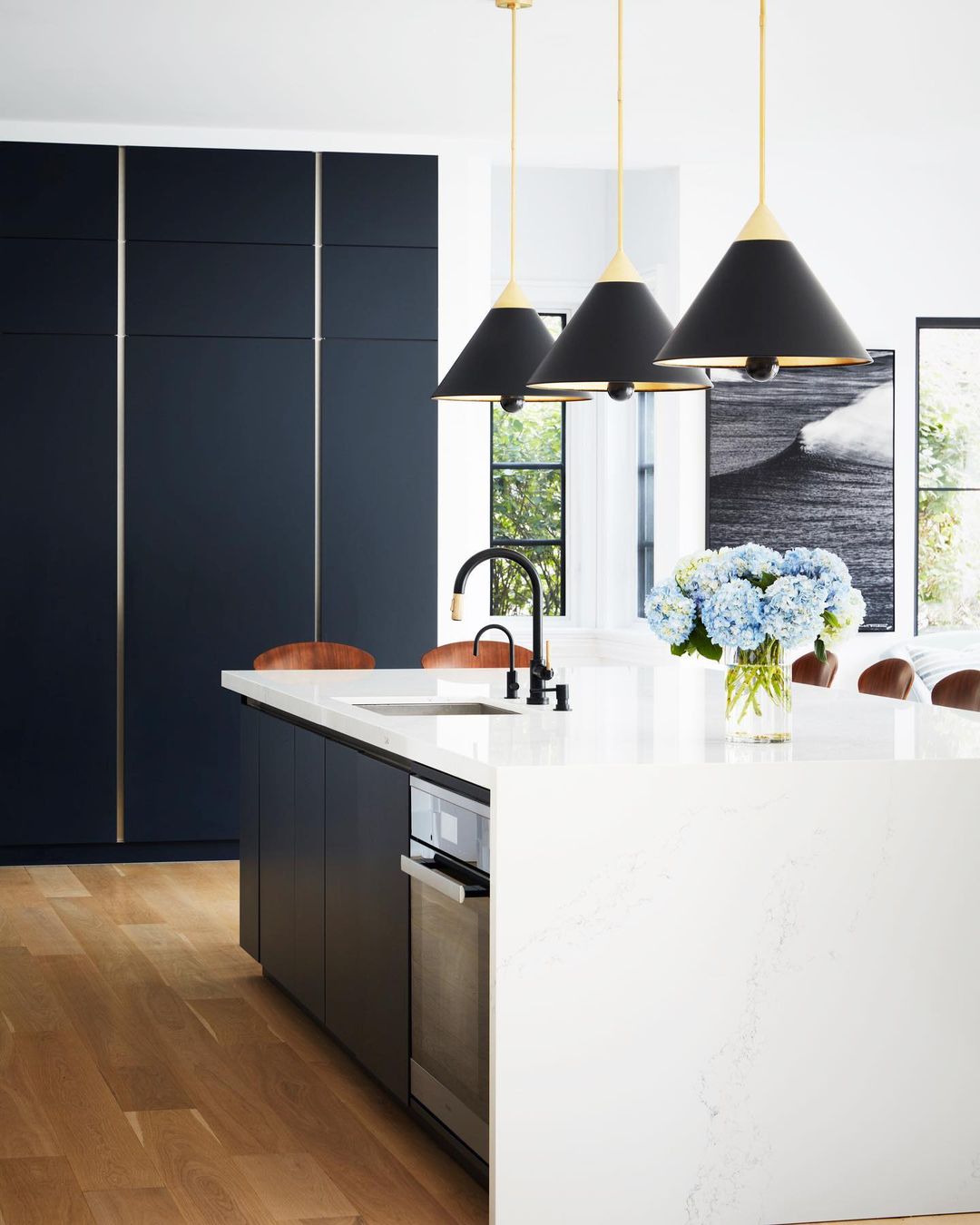 Sleek Sophistication in High Contrast